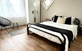 Black&White Apartment