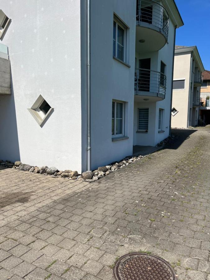 Black&White Apartment Uzwil Exterior foto